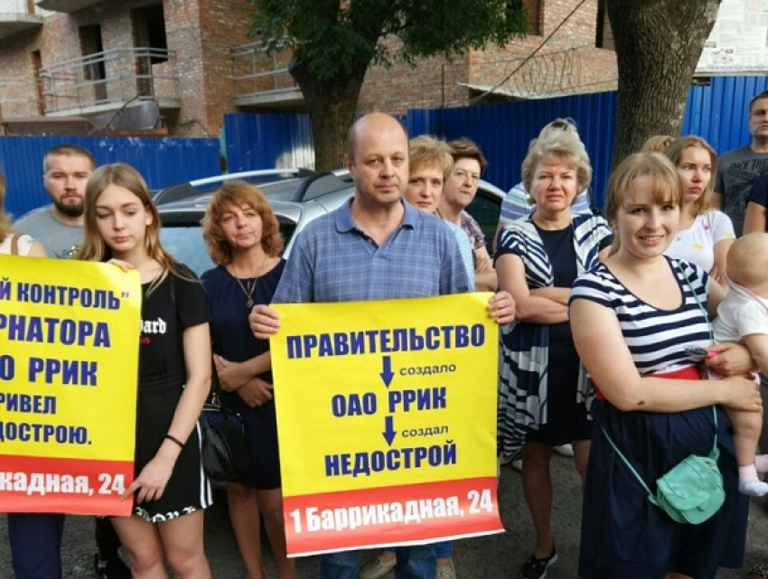 Десятки обманутых дольщиков начнут голодовку под забором недостроенного дома в Ростове