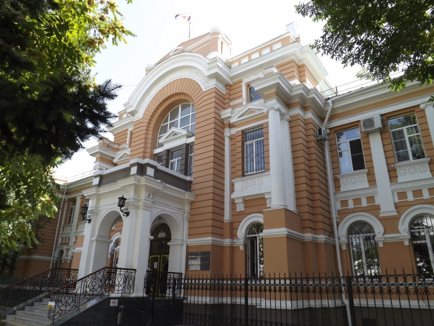 Директора за гибель строителя в Ростове отправили в колонию, оправдали, осудили условно и освободили