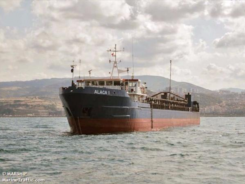 Турецкий сухогруз сел на мель в водах Азовского моря