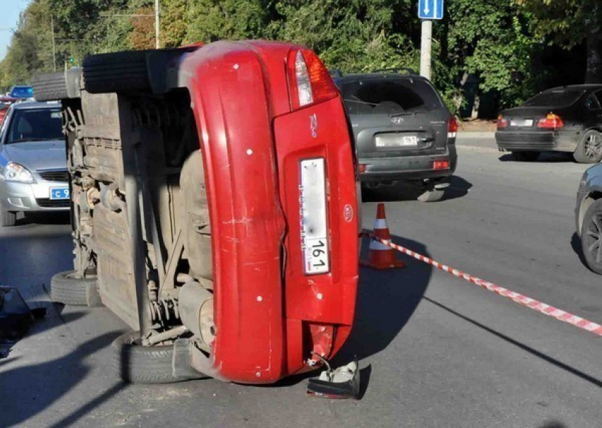 В Ростове иномарка сбила женщину и ее 4-летнюю дочку: девочка скончалась на месте. Видео