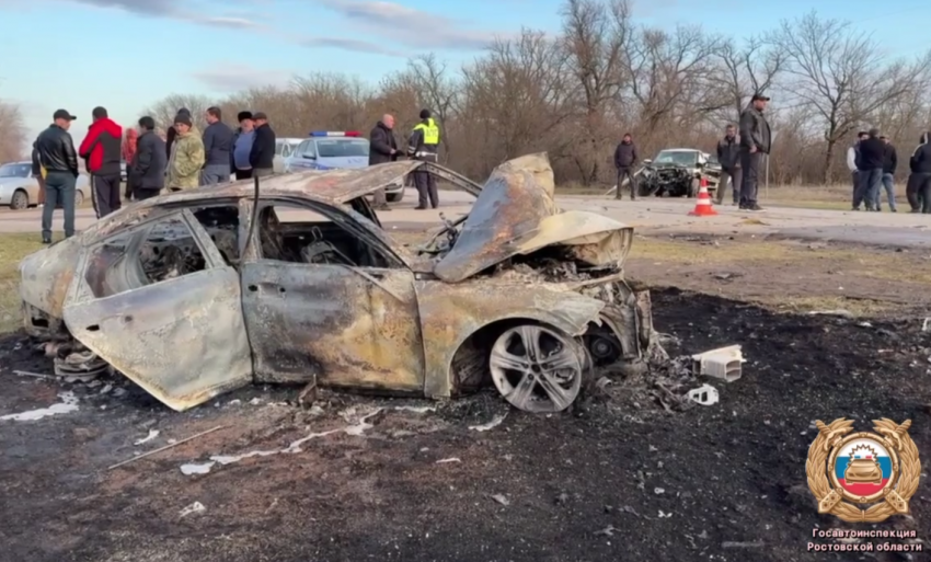 Три человека погибли в лобовом ДТП на трассе в Ростовской области