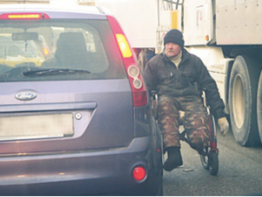 Попрошаек на инвалидных колясках на дорогах Ростова наказали