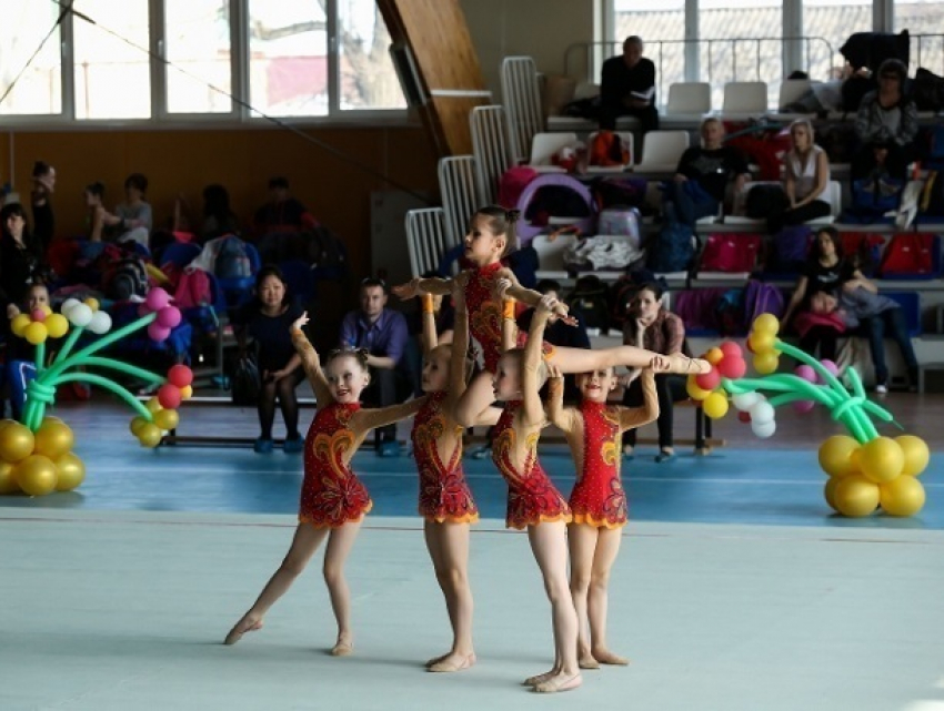 Юные гимнастки из Ростова победили в открытом первенстве 