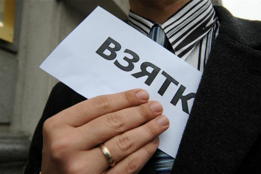 Судебный пристав за поиск арестованного имущества потребовал взятку в Целинском районе