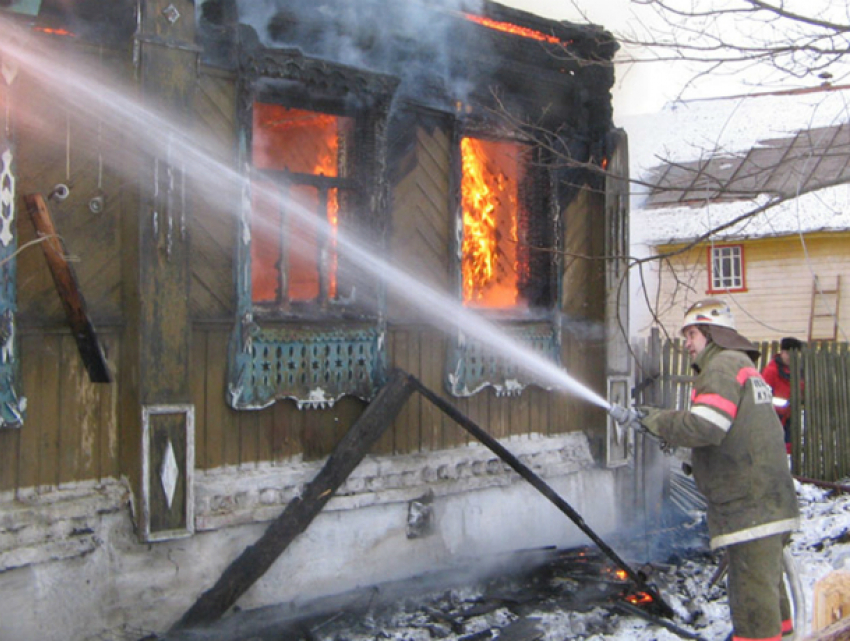 Ставший заложником собственного дома мужчина погиб при пожаре в Ростовской области