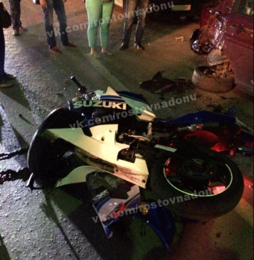 Возле «Таллера» ростовский мотоциклист врезался в иномарку 