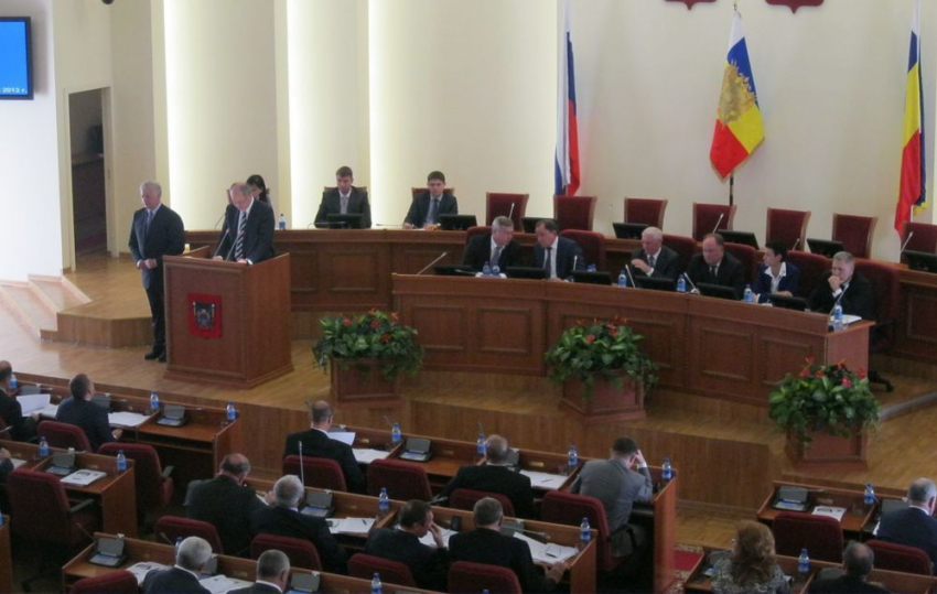 Парламентарии в первом чтении приняли бюджет на 2016 год