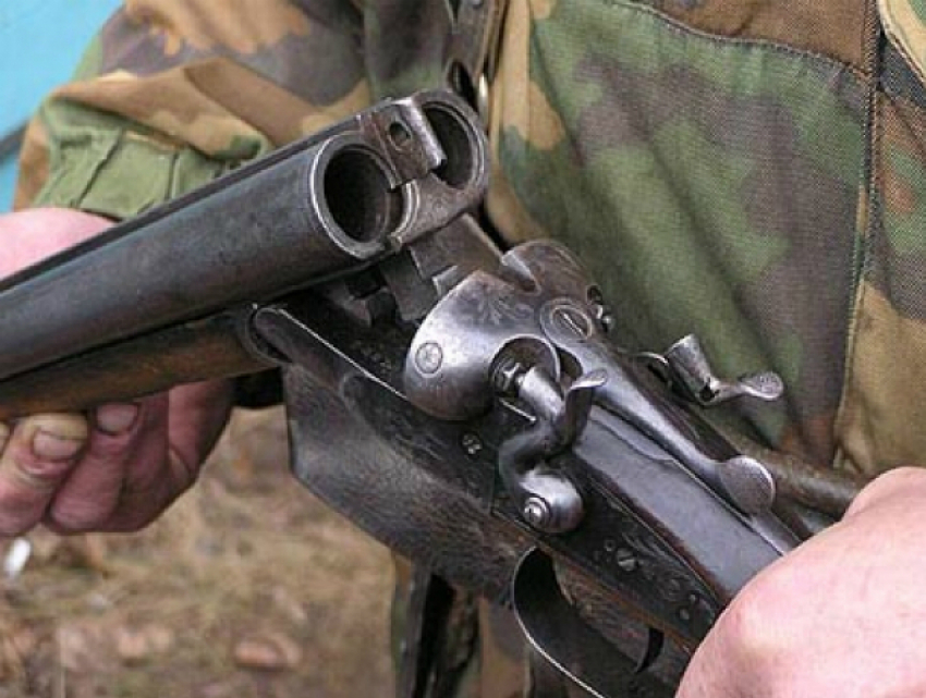 Вооруженный «Сайгой» пьяный мужчина расстрелял прохожих с детьми в Ростовской области