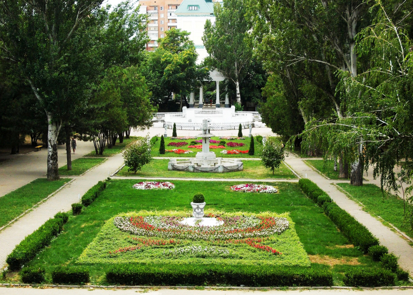 Календарь: 85 лет назад на базе городского сада был открыт Ростовский парк имени Максима Горького