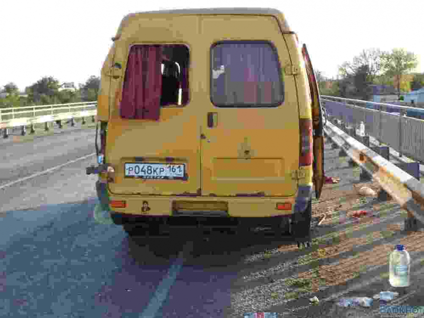 В Ростовской области маршрутка столкнулась с грузовиком: 6 пострадавших, 1 погибший
