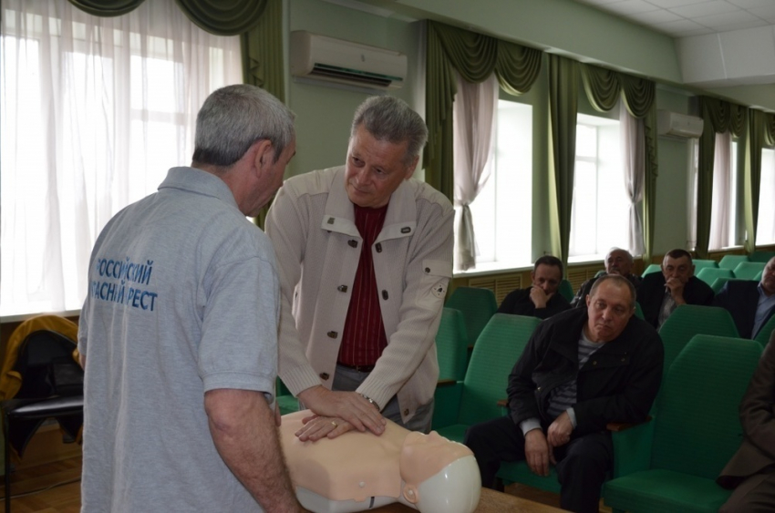 Ветераны ГИБДД посоревновались в оказании медицинской помощи 