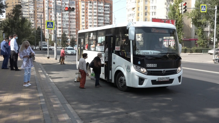 В Ростове два автобуса сняли с маршрута за нарушение масочного режима