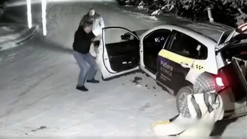 Таксист открыл стрельбу из-за агрессивных пассажиров в Ростове