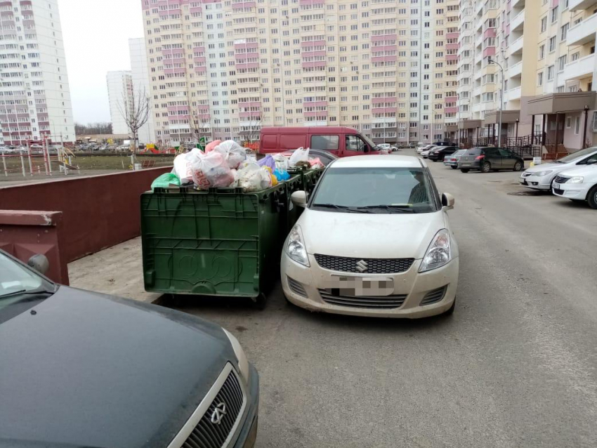 Донские регоператоры призывают автомобилистов не блокировать проезд к контейнерным площадкам