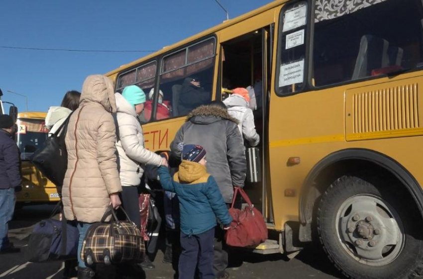 В Ростовскую области за минувшие сутки въехали более 6,5 тысяч беженцев из Донбасса
