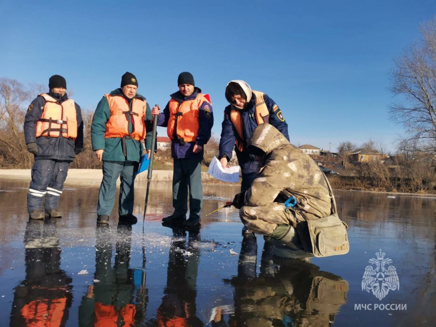 В Ростовской области спасли 25 человек с опасного льда 