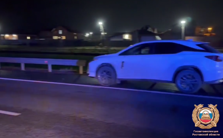 Под Ростовом под колёсами Lexus погиб пешеход, перелезавший через барьер