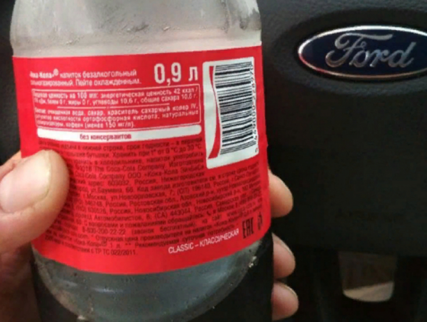 «Похудевшая» внезапно на десятую долю бутылка «Coca-Cola» расстроила ростовчанина на видео