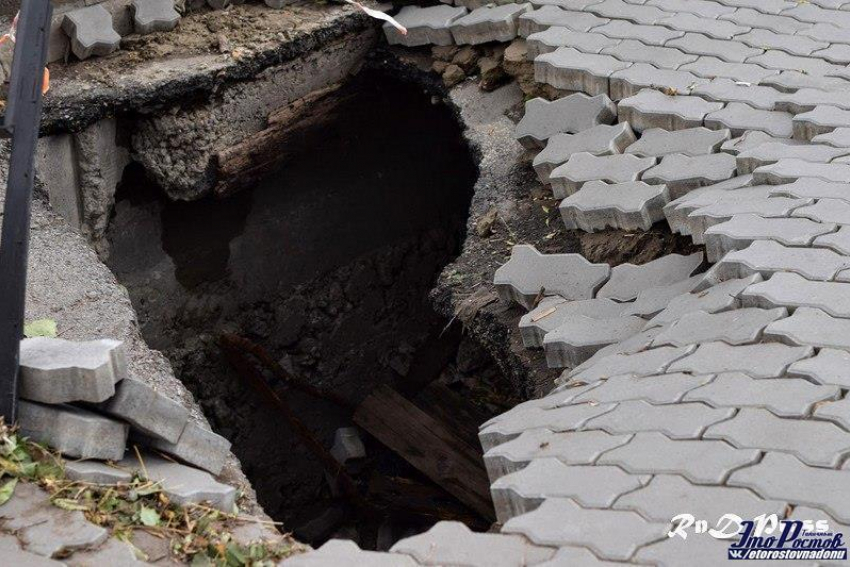 На Привокзальной площади Ростова образовался огромный провал
