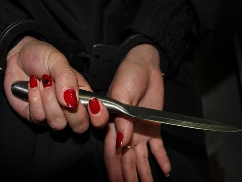 Разъяренная женщина ударила ножом своего любовника в Ростовской области
