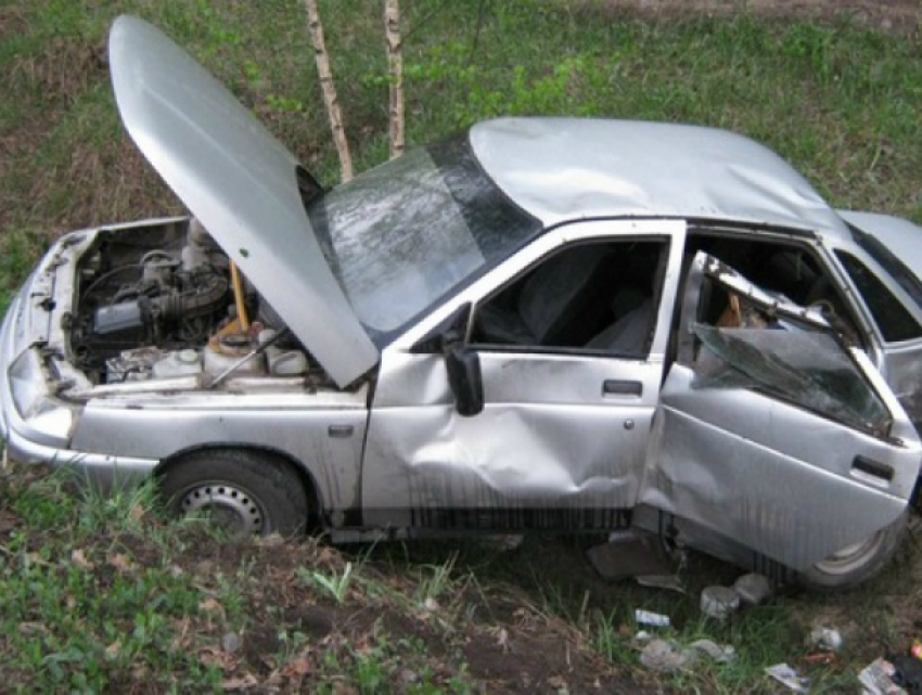 11-летний мальчик погиб в перевернувшемся после ДТП автомобиле на дороге Ростовской области