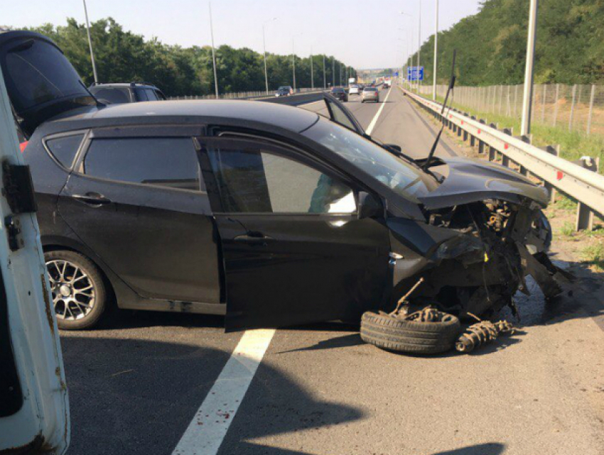 Подло скрывшийся с места ДТП под Ростовом черный Mercedes начала разыскивать потерпевшая автоледи