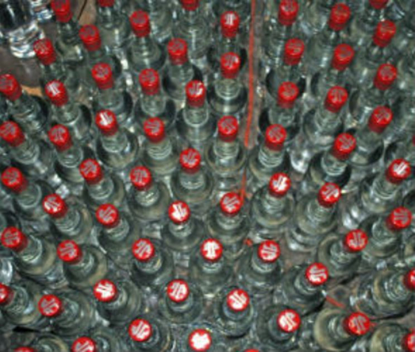 В Ростовской области полицейский продавал нелегальный алкоголь