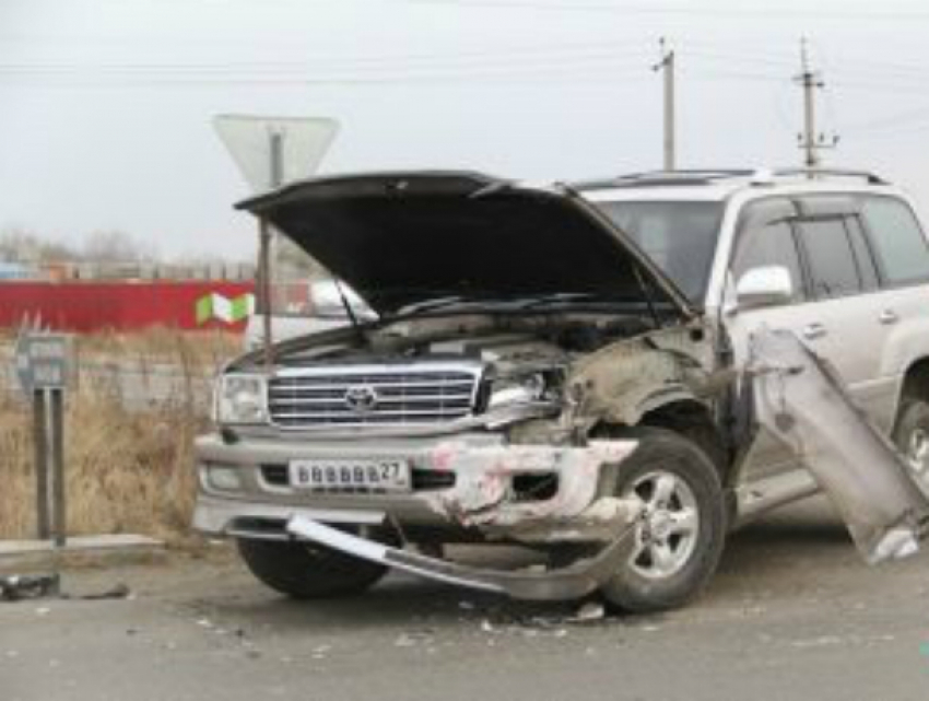 Священник за рулем джипа попал в ДТП с иномаркой в Ростовской области