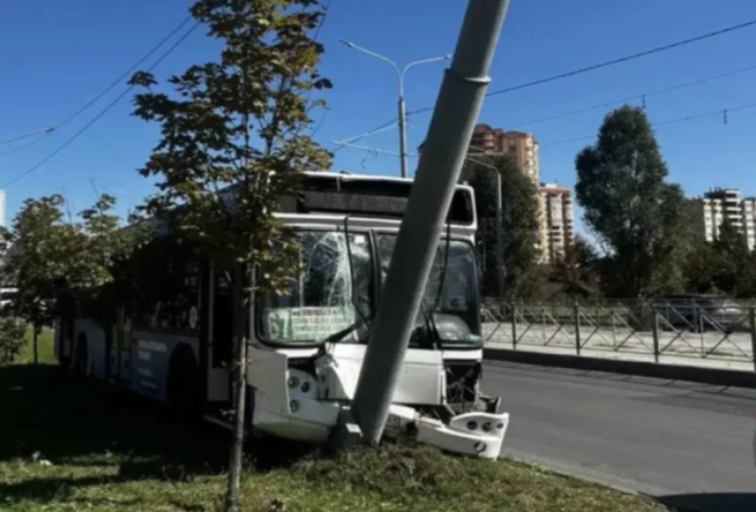 В АТП «Янтарь 1» прокомментировали ДТП с автобусом №67 в Ростове после ухудшения состояния водителя