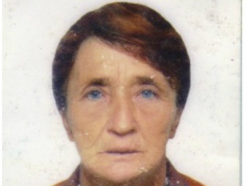 Голубоглазая пенсионерка с деформированными пальцами рук не вернулась к себе домой в Ростовской области