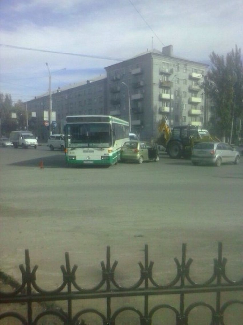 В Ростове автобус протаранил «Матиза» 