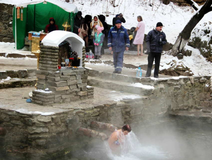 Три тысячи отчаянных ростовчан решились войти в ледяные купели