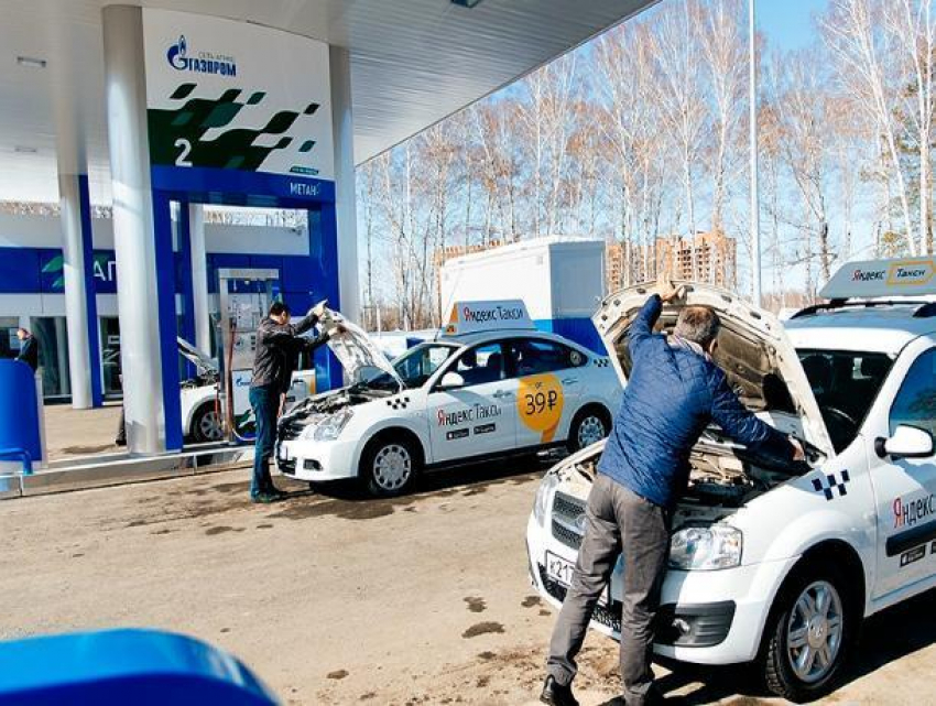 Яндекс.Такси совместно с Газпромом помогут перевести автомобили партнеров сервиса на природный газ 