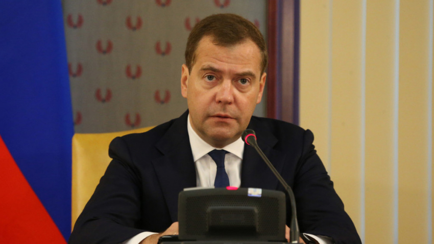  Дмитрий Медведев поручил скорректировать правила воздушных перевозок