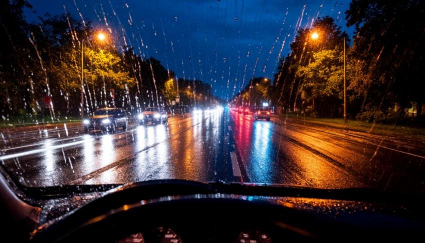 Мужчину насмерть сбили ночью на трассе в Ростовской области