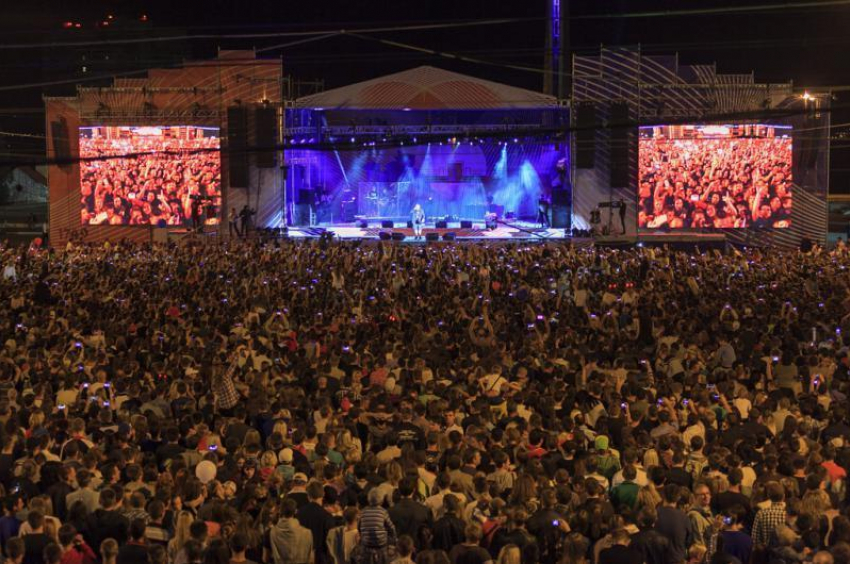 Почти 100 тысяч ростовчан собрала минувшей ночью сцена на Театралке