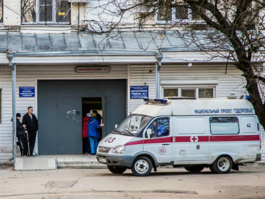 В Ростовской области столкнулись автобус и иномарка