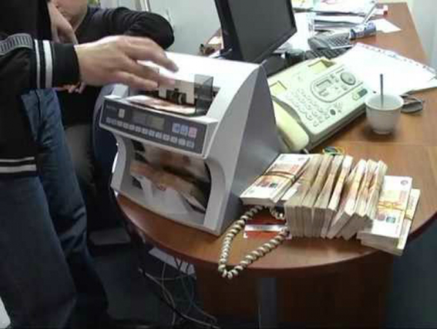Банда «черных банкиров» из Ростова заработала на незаконных махинациях 9 миллионов рублей