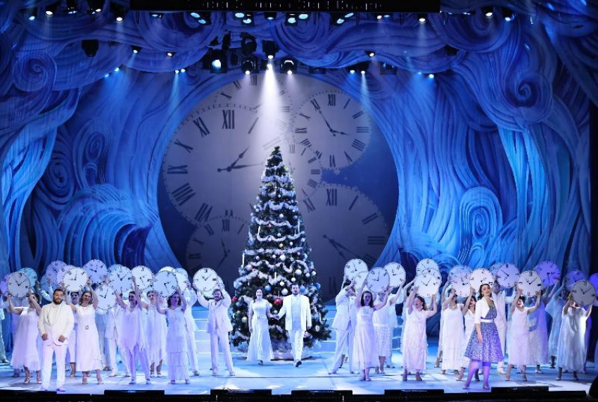 Музыкальный театр приглашает зрителей на концерт и два сказочных спектакля