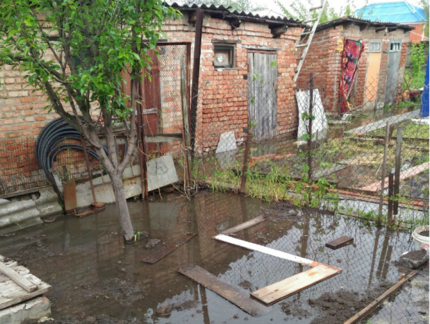 Аварийная система водоотведения привела к масштабному затоплению города в Ростовской области