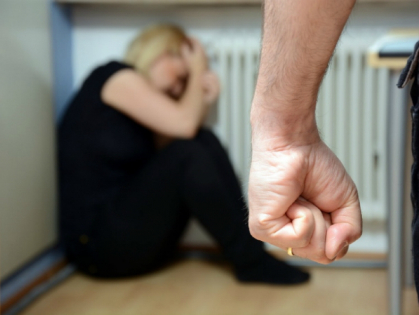 Многодетную швею «Глории Джинс» избили и зарезали в собственной квартире в Ростовской области