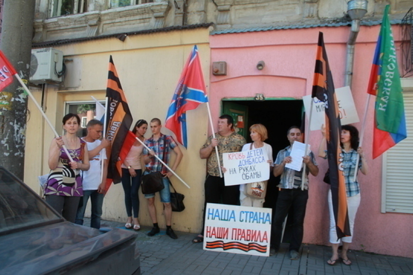 Активисты «НОД» устроили пикет у здания консульства Украины в Ростове