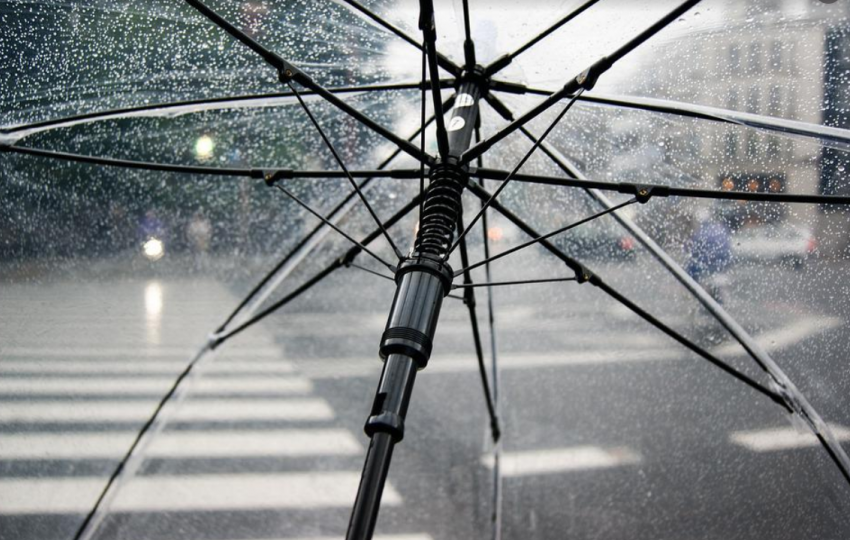 Штормовое предупреждение объявили в Ростове из-за ливней с градом и шквалистого ветра 18 и 19 мая