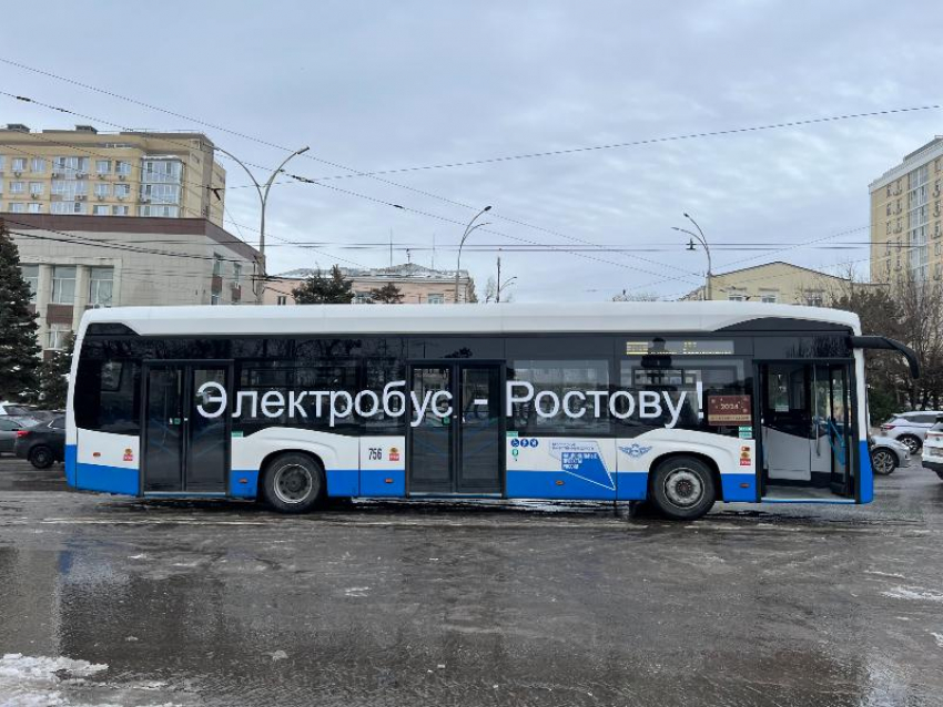 В Ростове трех водителей для электробусов нашли в Москве
