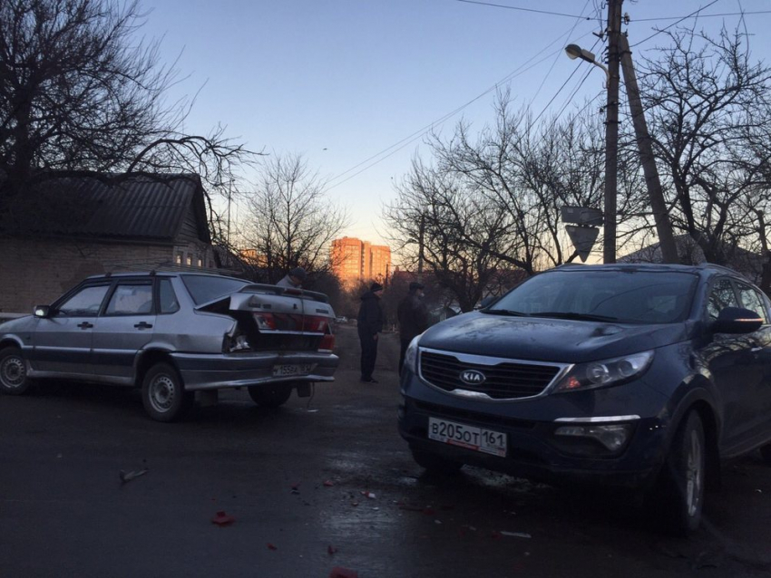 Из-за гололеда на Цезаря Кунникова в Ростове столкнулись четыре машины