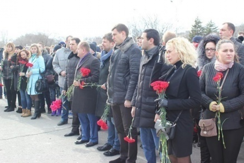 Студенты почтили память погибших в авиакатастрофе 