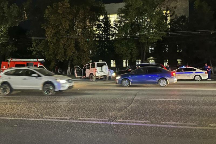 В Ростове водитель УАЗ «Патриот» устроил массовое ДТП на Буденновском