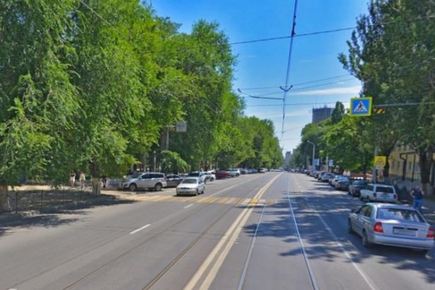 В центре Ростова водитель на ВАЗе сбил двух девочек и скрылся
