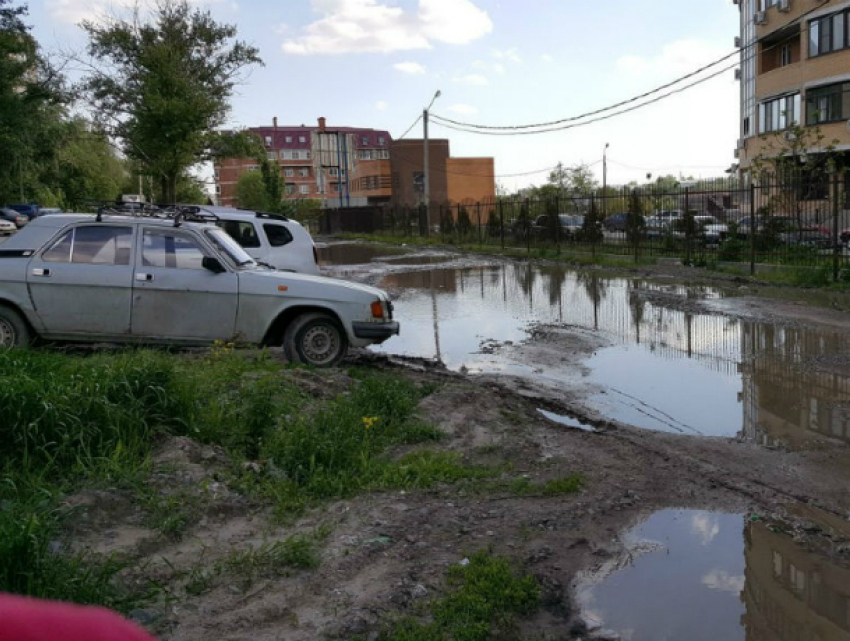 Затопленную дождями дорогу на Северном пообещали отремонтировать через год