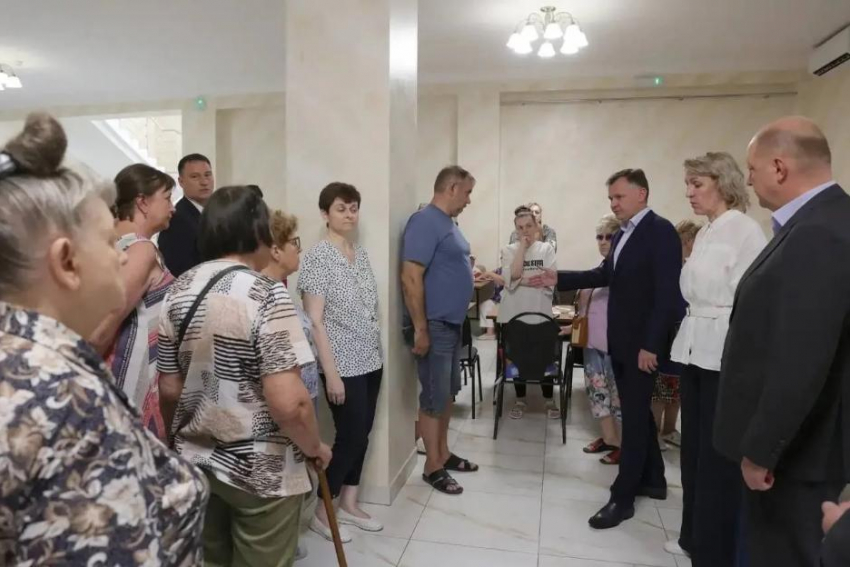 В Таганроге в пункте временного размещения находятся 52 человека, среди них 8 детей